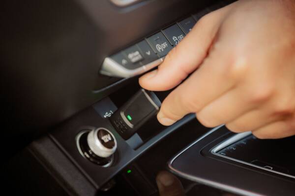 QUADLOCK KABLOSUZ CARPLAY ADAPTORU - 1